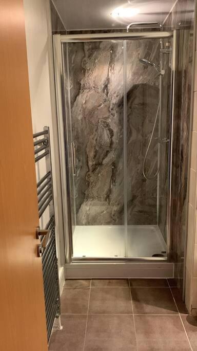 3 Bedroom Penthouse Apartment In Larne Eksteriør bilde