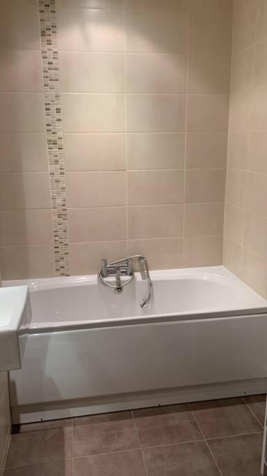 3 Bedroom Penthouse Apartment In Larne Eksteriør bilde